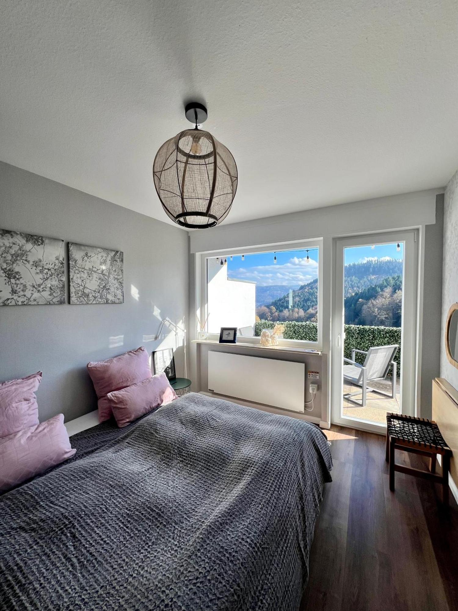 Wohnen Im Schwarzwald Mit Panoramablick Apartman Bad Herrenalb Kültér fotó