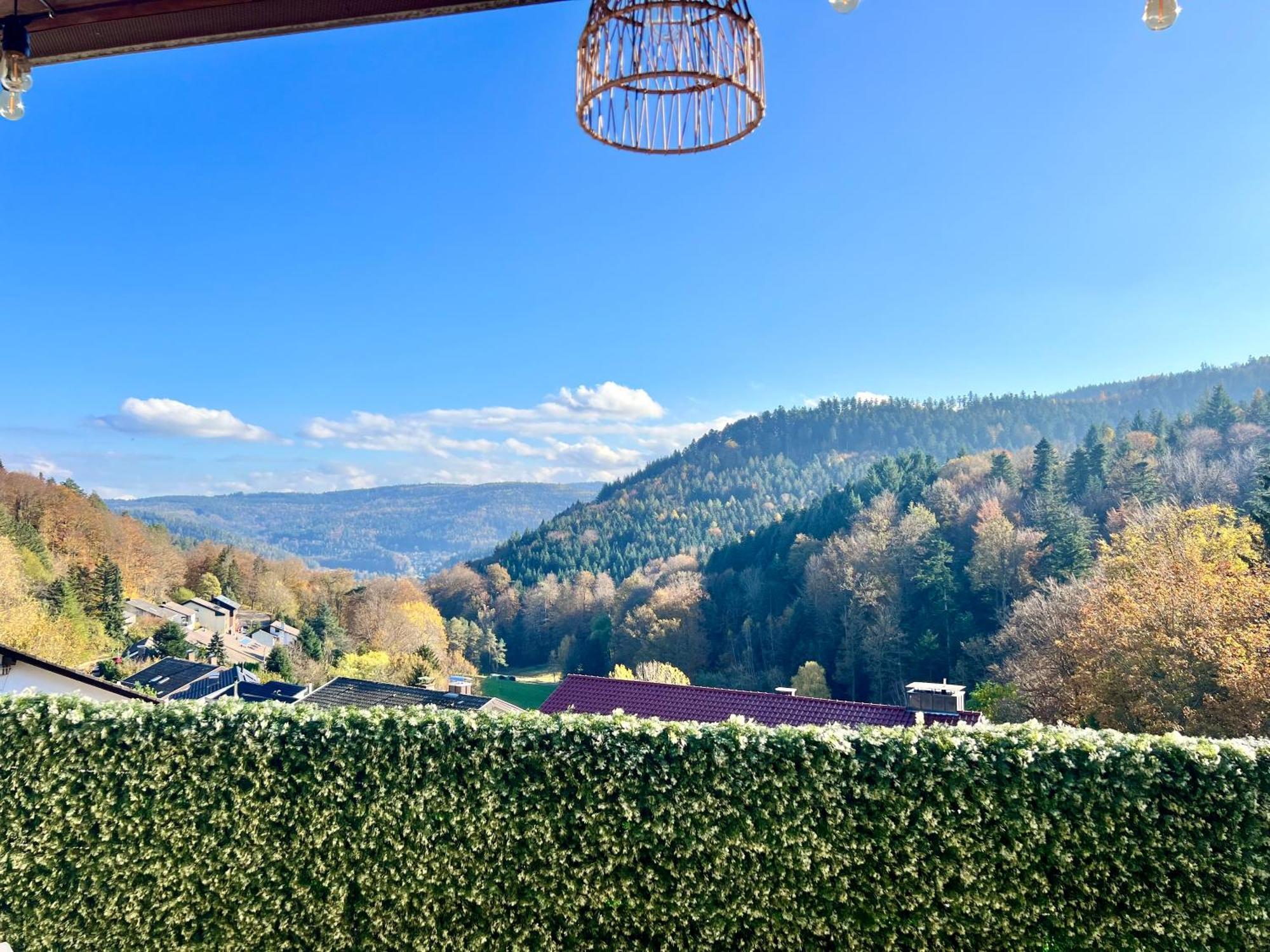Wohnen Im Schwarzwald Mit Panoramablick Apartman Bad Herrenalb Kültér fotó