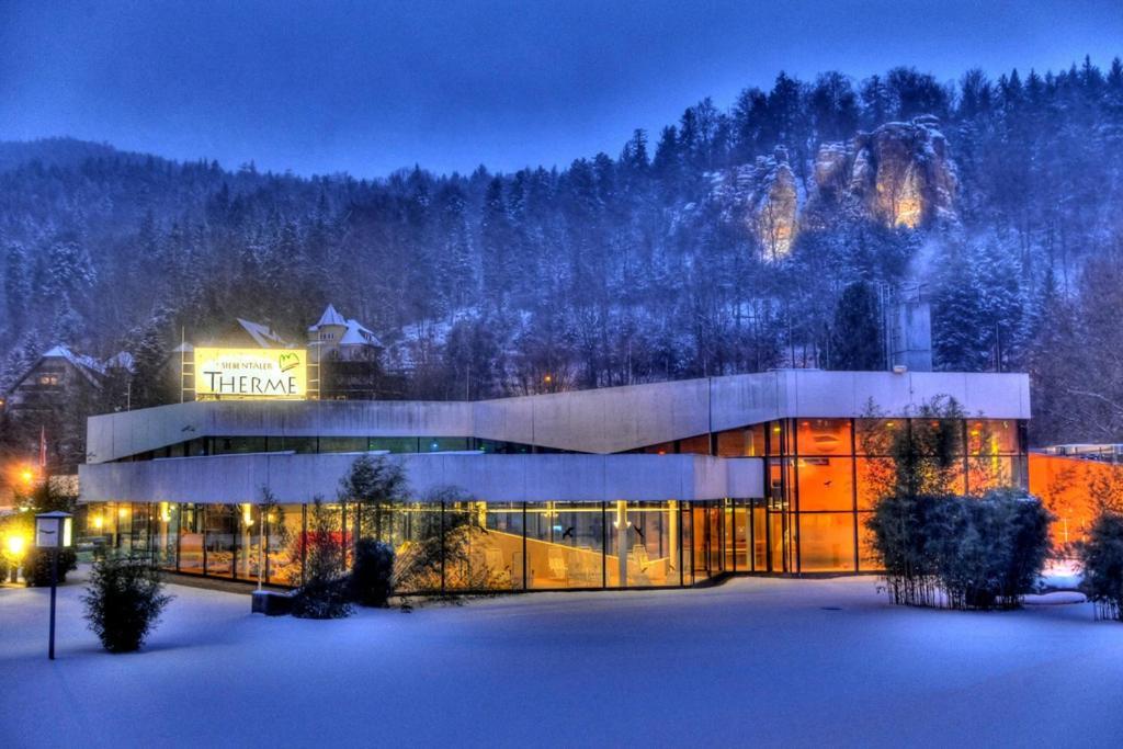 Wohnen Im Schwarzwald Mit Panoramablick Apartman Bad Herrenalb Kültér fotó