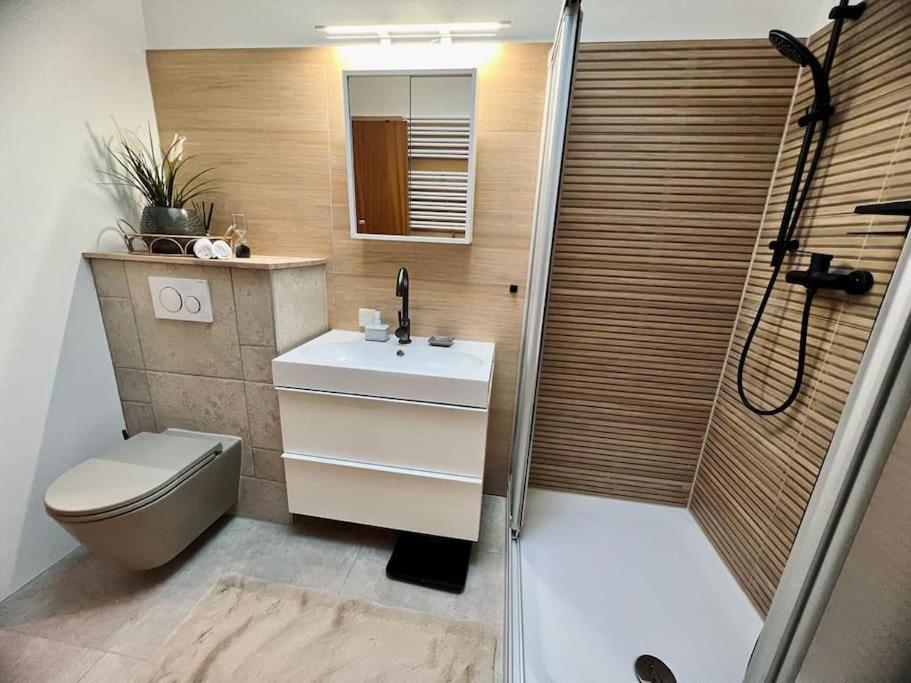 Wohnen Im Schwarzwald Mit Panoramablick Apartman Bad Herrenalb Kültér fotó